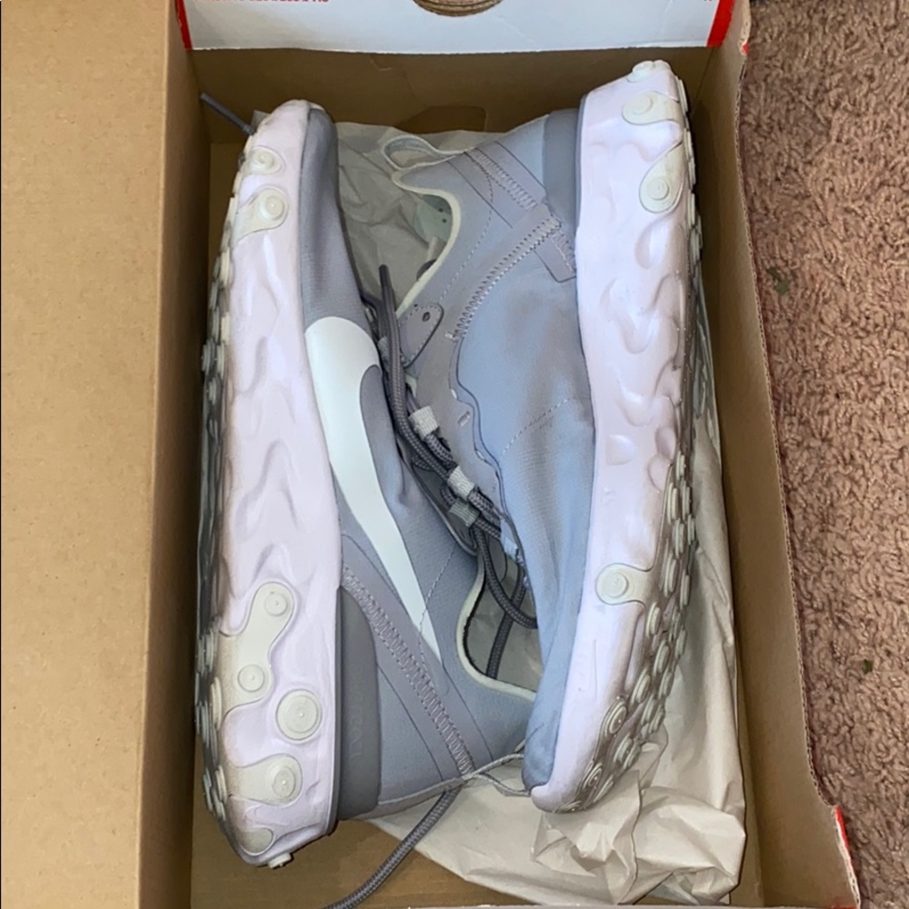 W Nike React Element 55